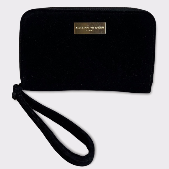 NWOT Adrienne Vittadini Black Velvet and Gold Wristlet - Picture 6 of 6